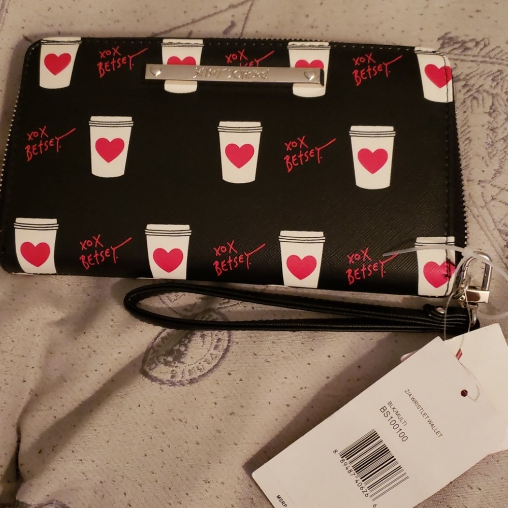 ❤❤Betsey Johnson wristlet wallet ❤❤
